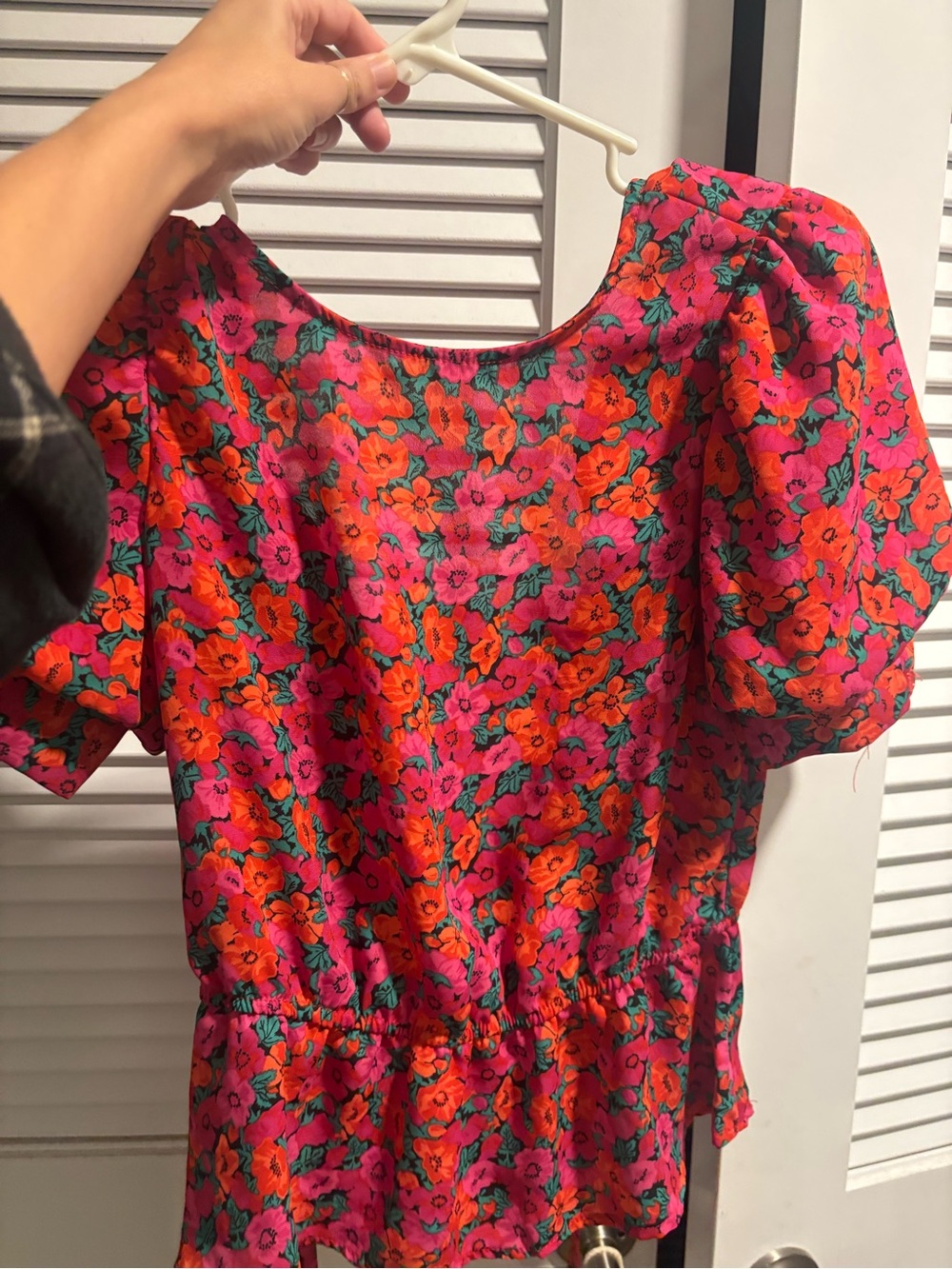 Francesca's Collections Floral Puff-Sleeve Peplum Top - Pink & Orange